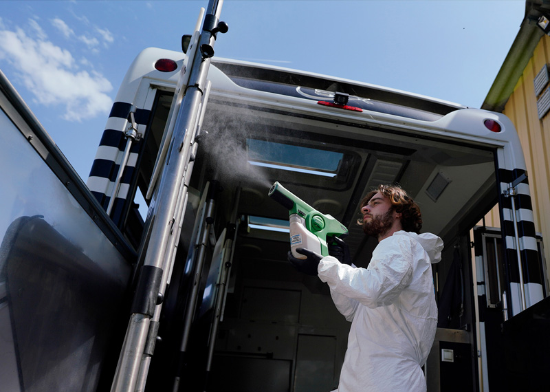 application-désinfectant-rémanent-transport-camion-chevaux